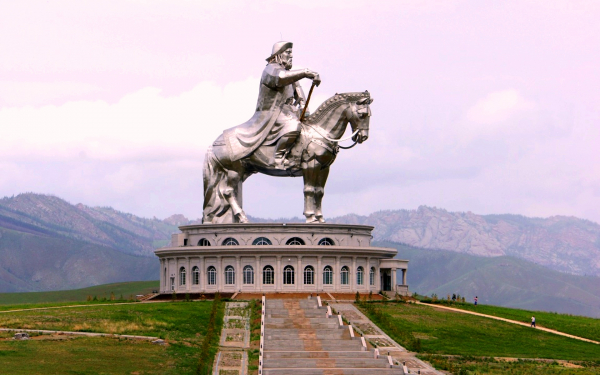 Статуя Чингисхана в Монголии