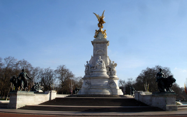 Памятник Мемориал Виктории в Лондоне