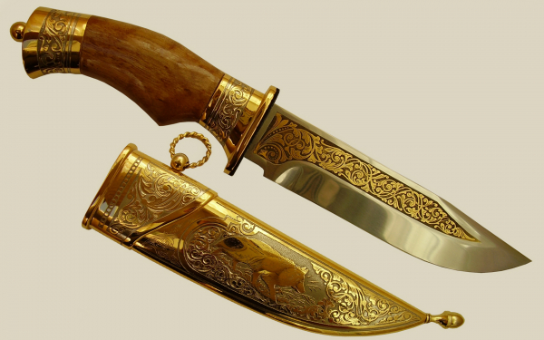 Красивый нож