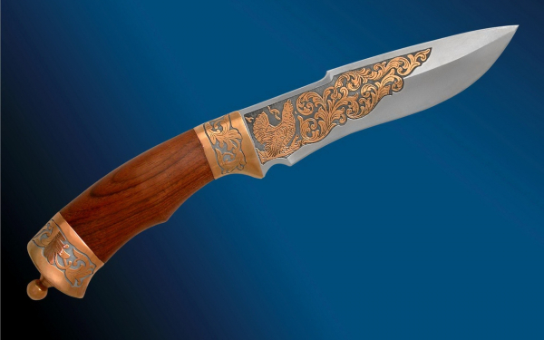 Нож с орнаментом