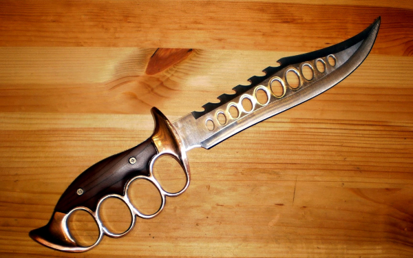 Необычный нож
