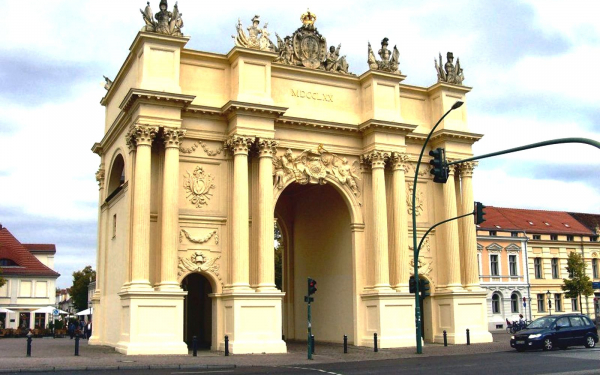 Бранденбургские ворота в Потсдаме