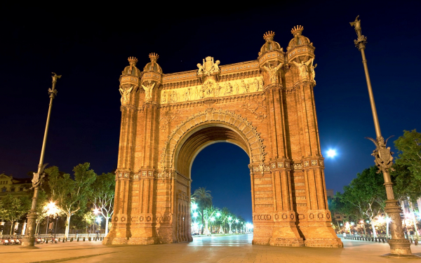Триумфальная арка в Барселоне