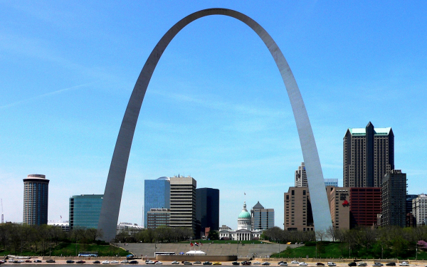 Арка Ворота запада в Сент-Луисе