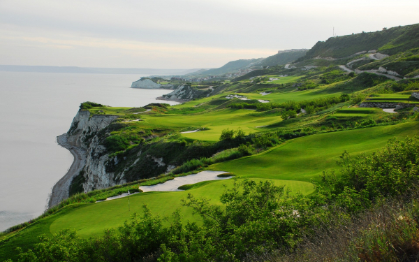 Поля для гольфа на берегу Черного моря в Болгарии