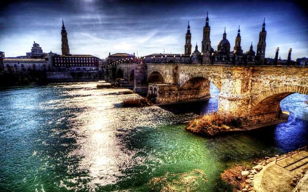 Каменный мост через реку Эбро в Сарагосе