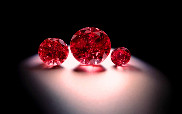 Красные алмазы