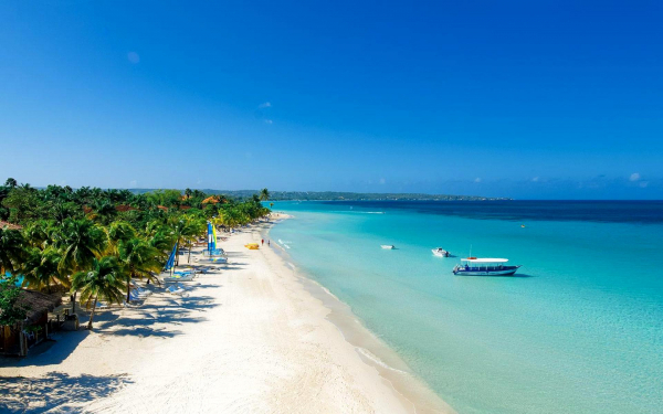 Синее небо море пляж