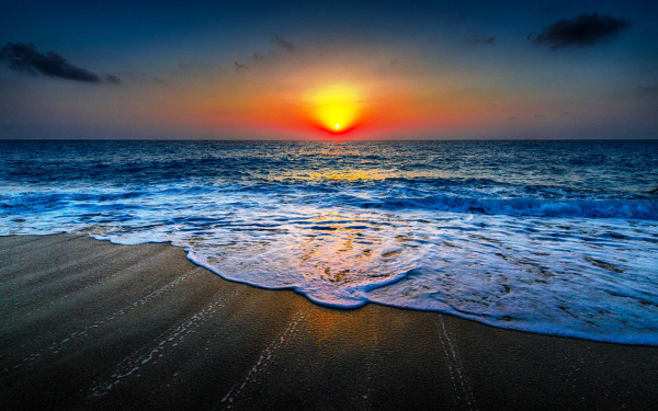 Вечер на пляже Черного моря