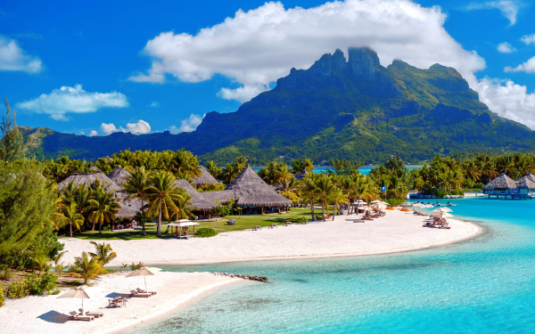 Пляж на острове  Бора-Бора
