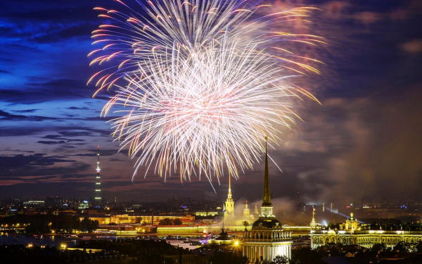 Праздничный салют в Санкт-Петербурге