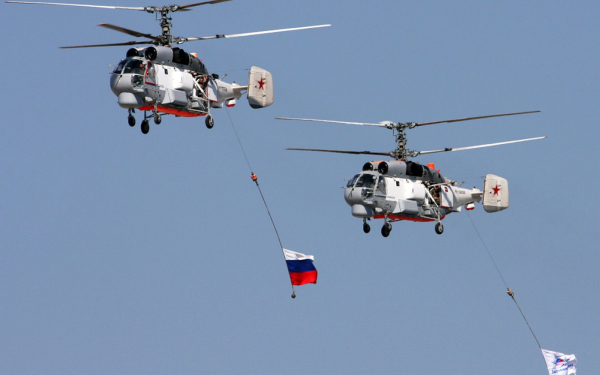 Вертолеты КА-27 на параде