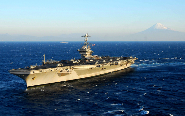 Авианосец Джордж Вашингтон у берегов Японии