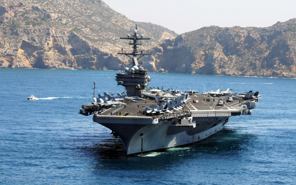 Американский авианосец Джордж Буш