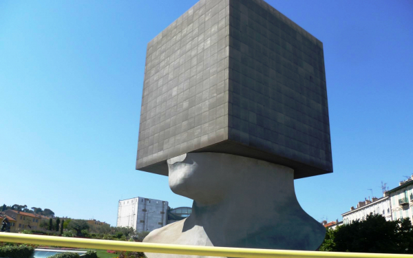 Библиотека Луи Нюсера