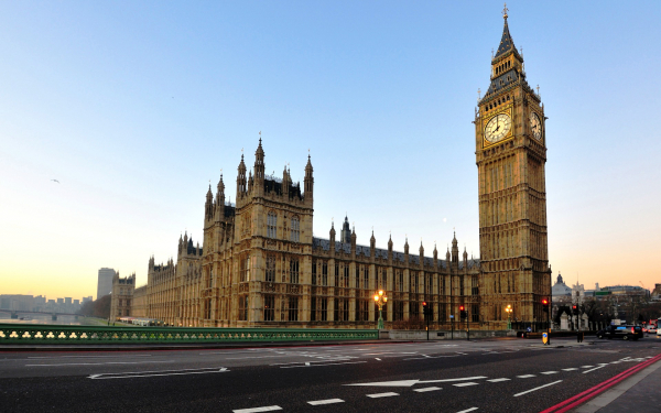 Биг-Бен - часовая башня  Вестминстерского дворца