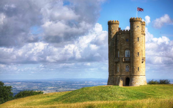 Бродвейская  башня в английском графстве Вустершир