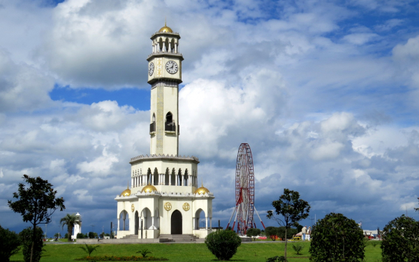 Часовая башня в Батуми