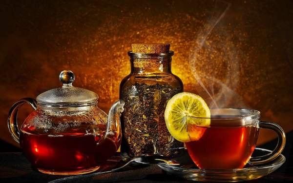 Горячий чай с лимоном