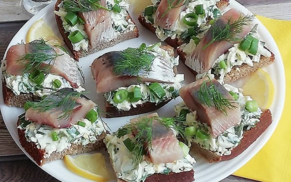 Бутерброды с селедкой