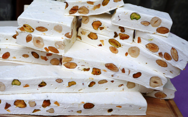 Нуга с орехами