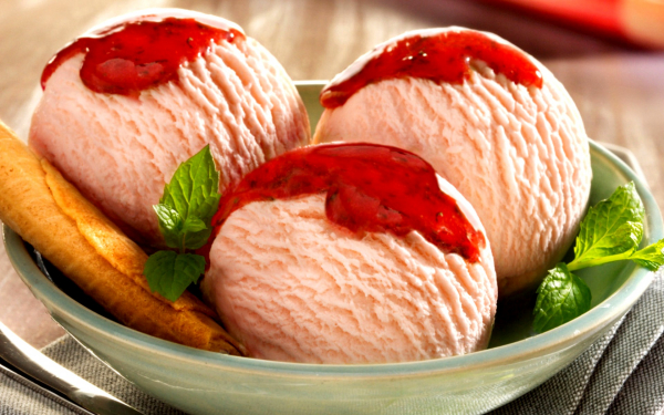 Мороженое с джемом