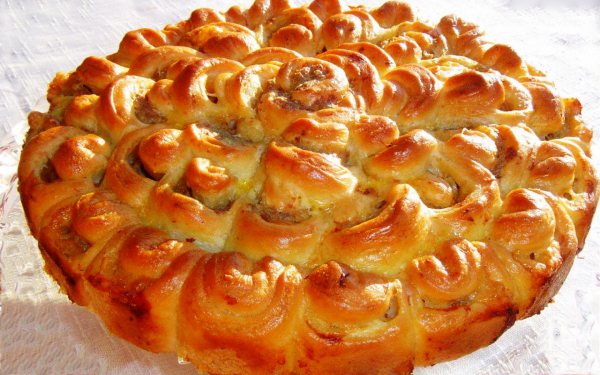 Дрожжевой пирог с мясом