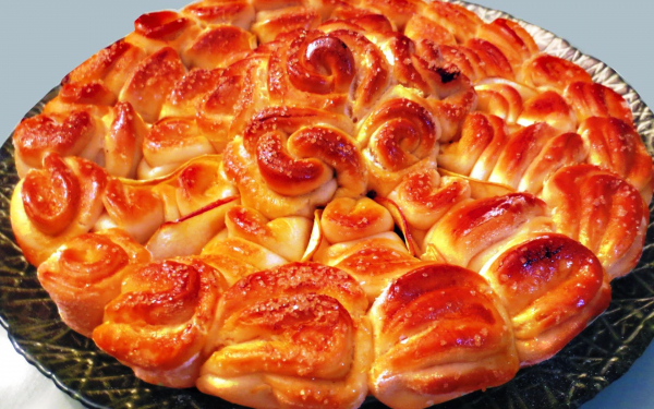 Красивый яблочный пирог из дрожжевого теста