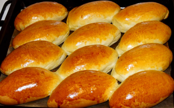 Пирожки из дрожжевого теста с капустой