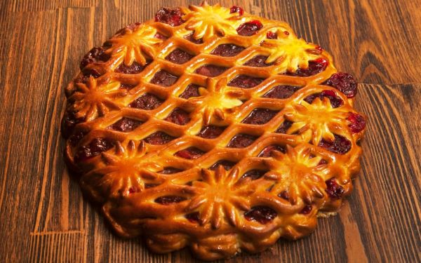 Сладкий пирог с вареньем