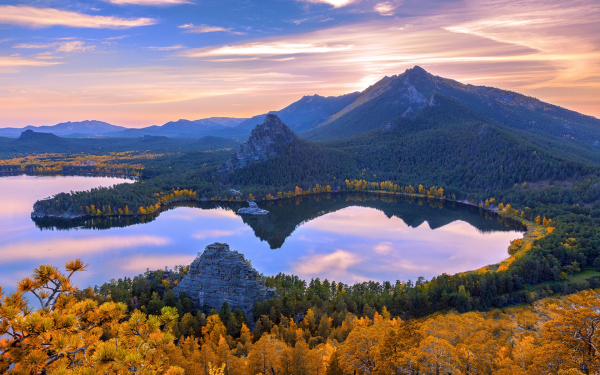 Озеро Боровое осенью. Казахстан