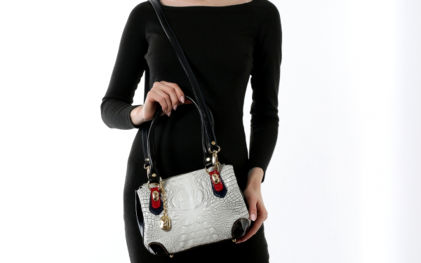 Классическая сумка из натуральной кожи