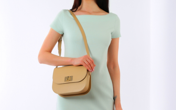 Кожаная сумка с откидным клапаном