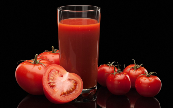 Стакан томатного сока