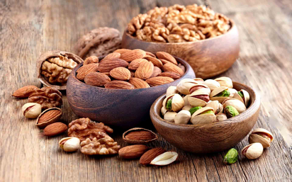 Фисташки, миндаль и грецкие орехи