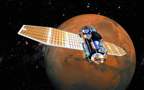 Спутник в космосе