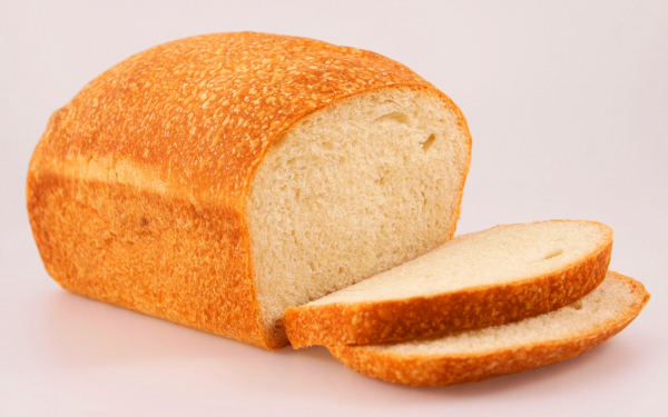 Свежий белый хлеб