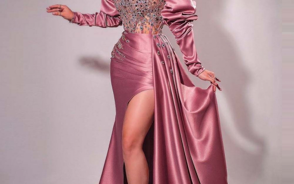 Модное элегантное атласное платье