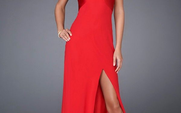 Красное вечернее длинное платье с разрезом