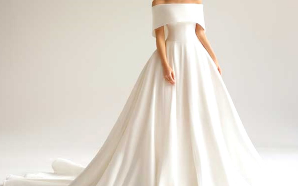 Пышное свадебное платье с длинным шлейфом