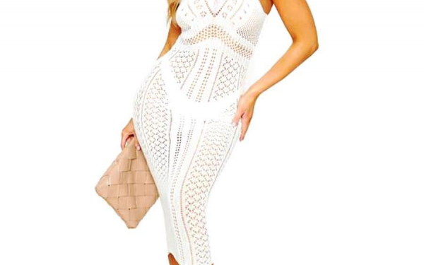 Белое вязаное пляжное платье
