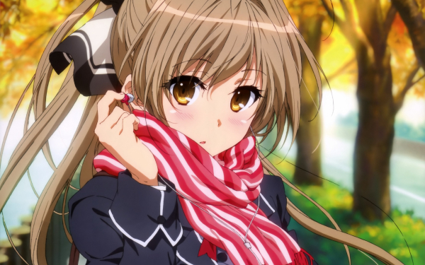 Аниме девушка в осеннем парке