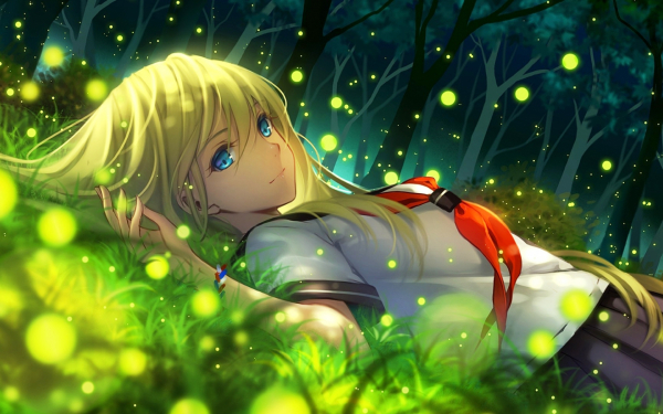 Аниме девушка на траве