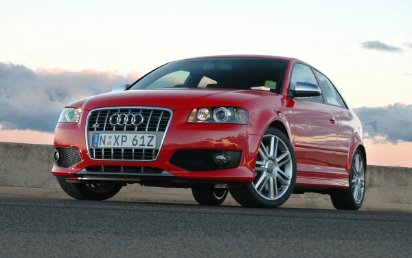 Ауди красная