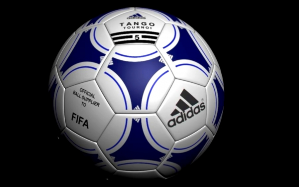 Футбольный мяч от Адидас