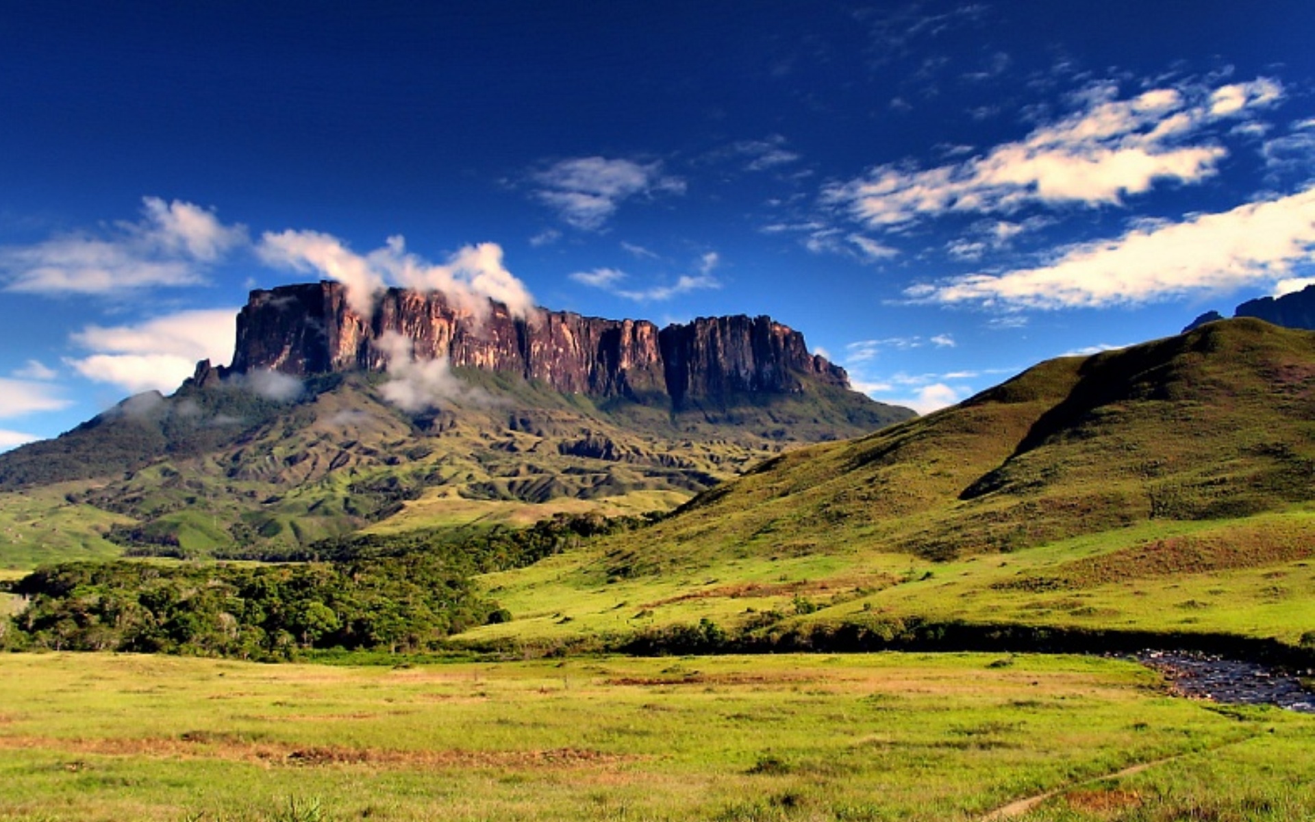 Природные особенности венесуэлы. Венесуэла горы Тепуи. Южная Америка Гвианское плоскогорье. Венесуэла Гвианское плоскогорье. Венесуэла плато Рорайма.
