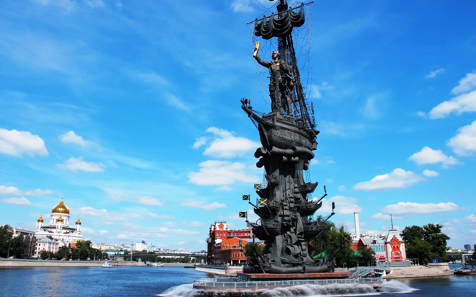 Памятник другое название. Памятник Петру 1 в Москве. Памятник Петру Церетели в Москве. Статуя Петра Церетели.