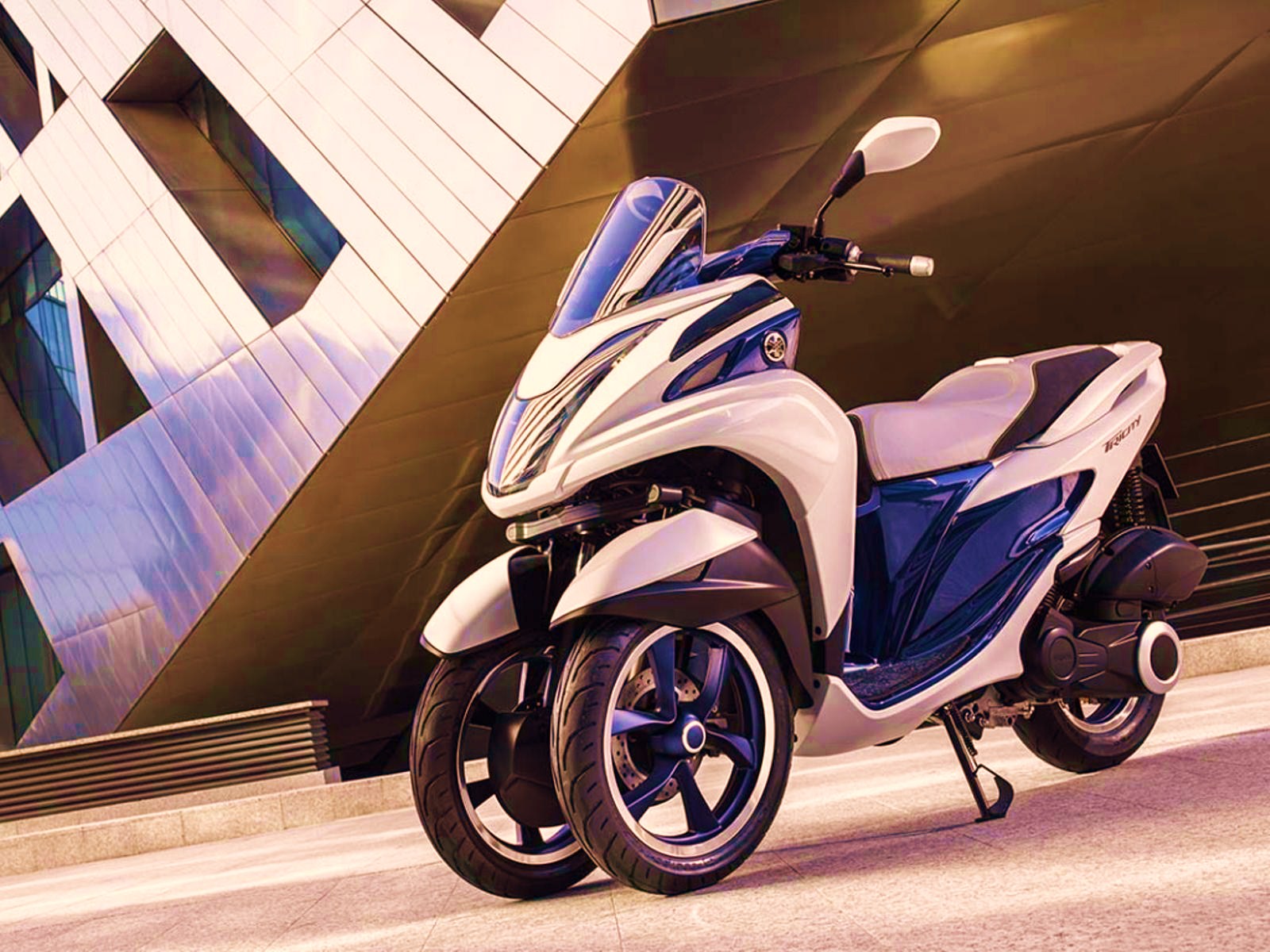 Новые японские скутеры. Мотоцикл Yamaha Tricity. Yamaha Tricity трицикл. Yamaha Tricity трёхколёсный. 2014 Yamaha Tricity.
