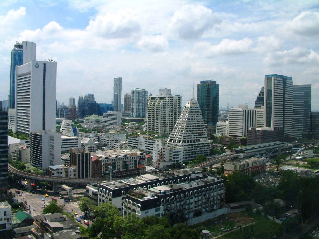 Ответ бангкок. Бангкок высотки. Небоскребы Бангкока. Современные районы Бангкока. Бангкок фото туристов.