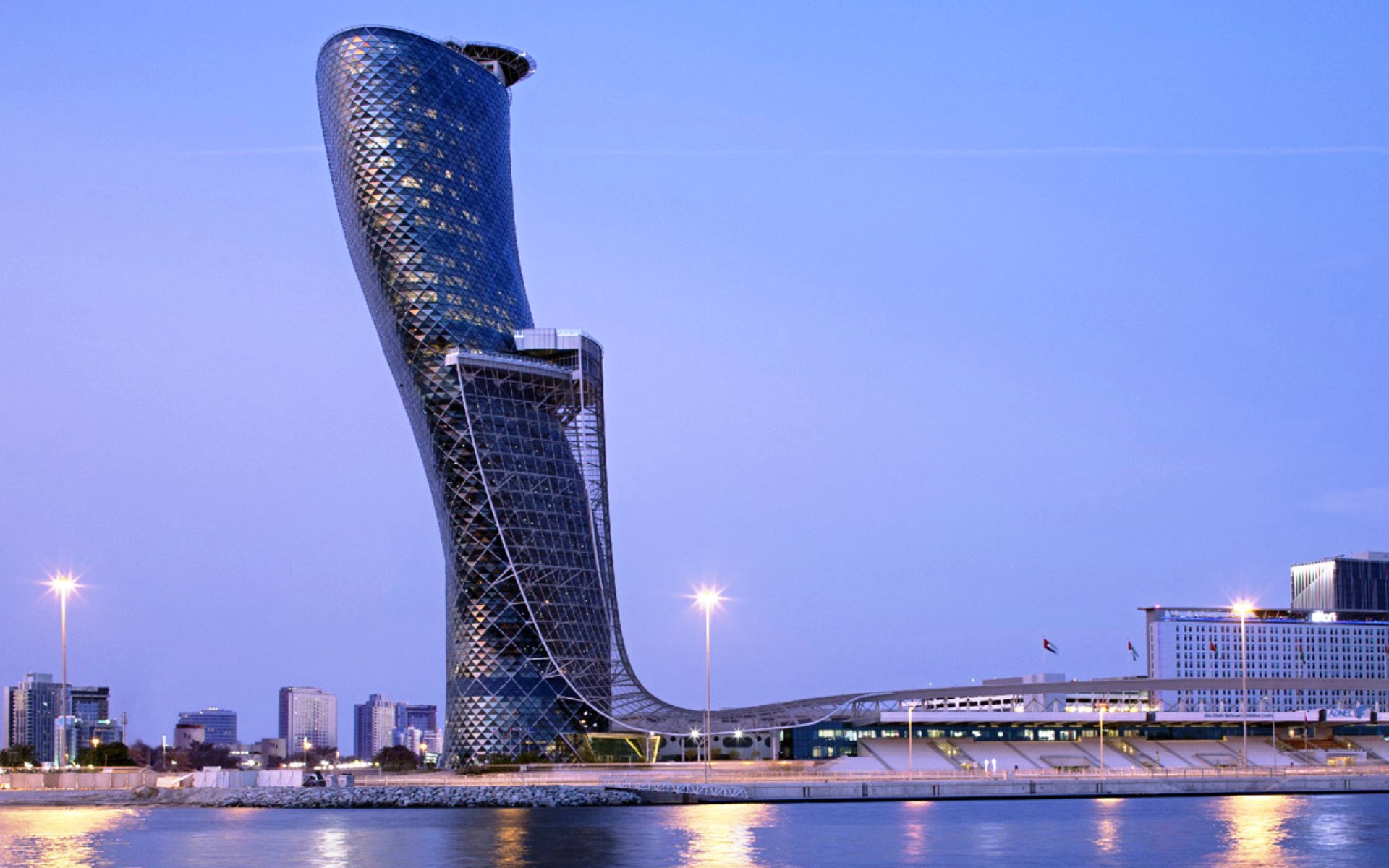 тотан кузембаев дом. падающая башня в абу-даби- capital gate. калатрава архитектор валенсия. небоскреб capital gate в абу-даби. падающая башня абу даби.